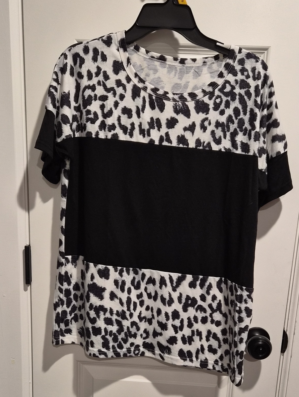 Black & White Leopard Block Short Sleeve Women's Top